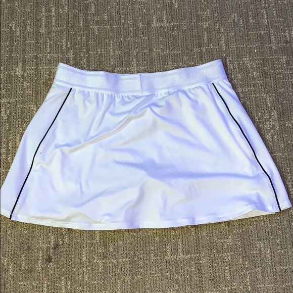 White nike athletic squart - Picture 2 of 8